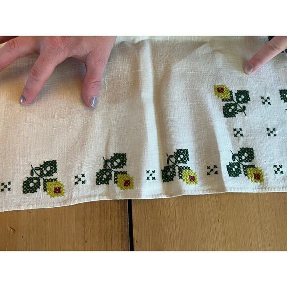 Vintage Floral Embroidered Linen Tea Towel. Green/Yellow Flowers.Kitchen Read! - Picture 4 of 6